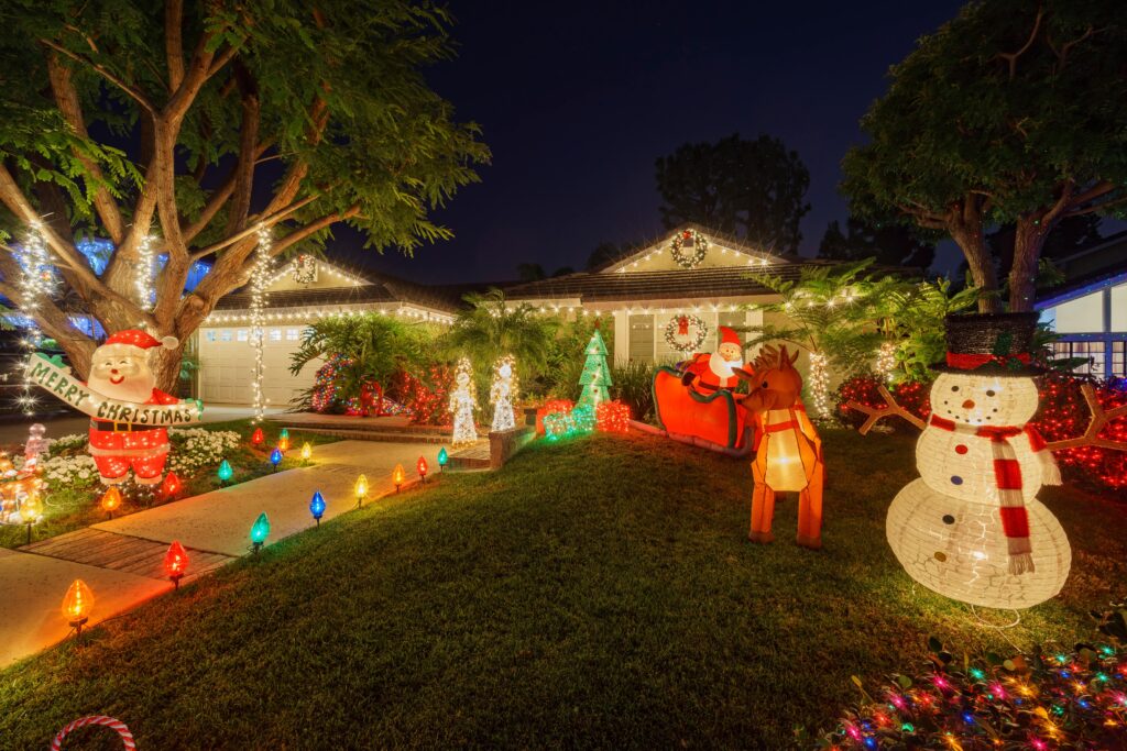 Holiday Light Displays: How to Hang Them Properly (Without Ruining Your Gutters!)